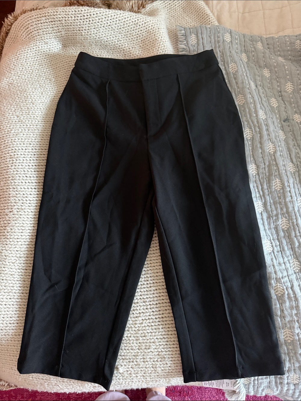 Women’s black Capri pants!